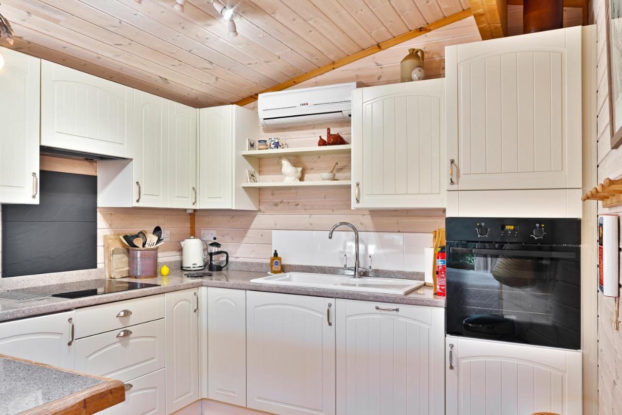 The - Luxury With Super King Size Bed, Kitchen & Shower